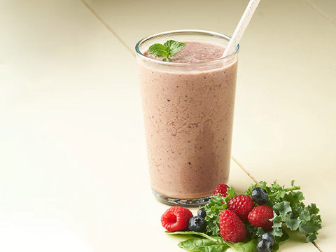 Berry smoothie sweetened with date sugar
