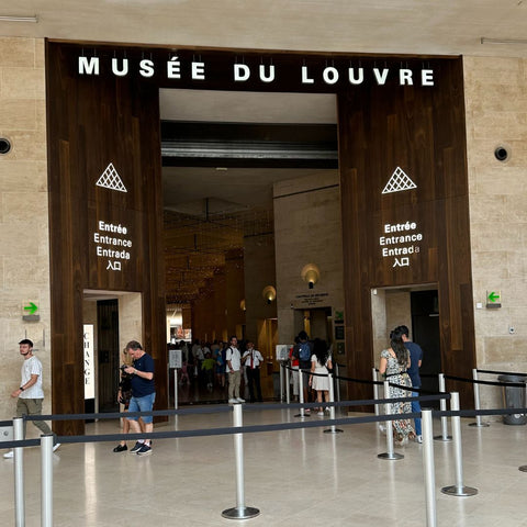 Louvre museum entrance to get quickly into the museum