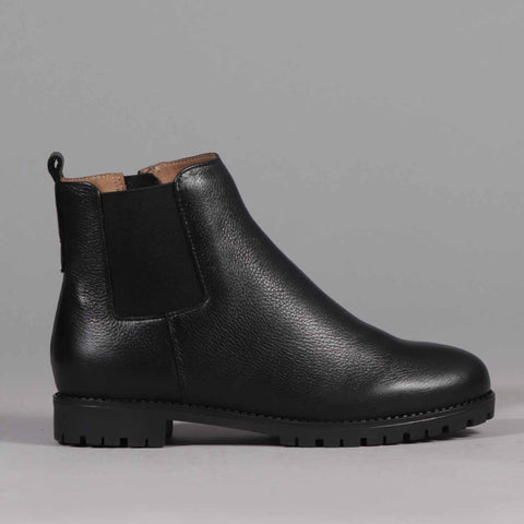 Chelsea Ankle boot in Black