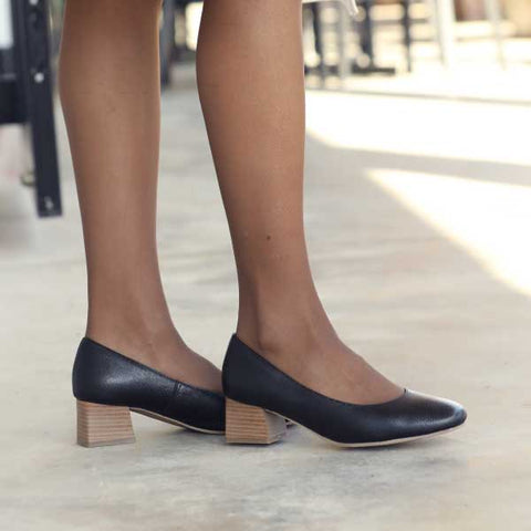 black court shoe with stacked heel