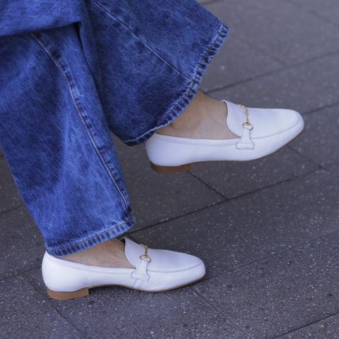 loafer in white