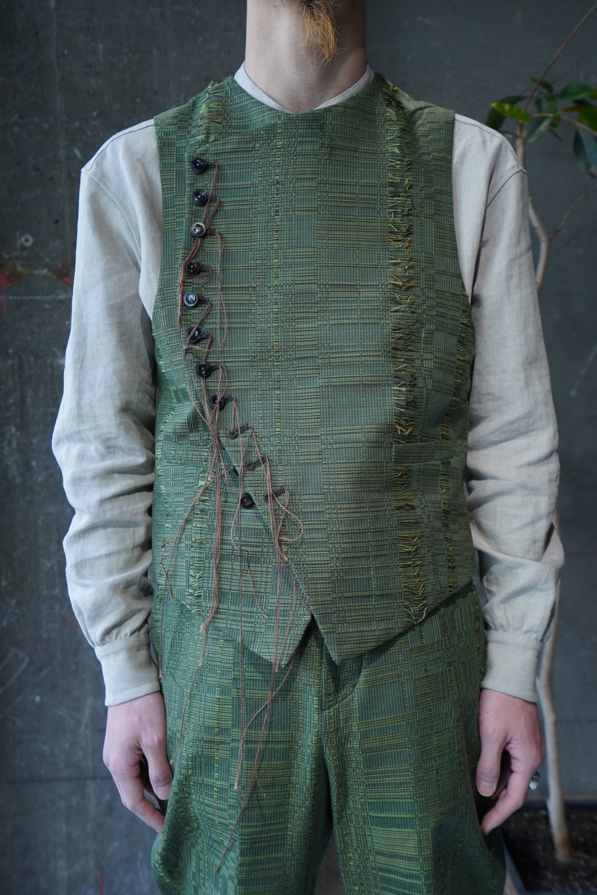 Nobuyuki Matsui(ノブユキ マツイ)のDouble Front Waistcoat(MOSS