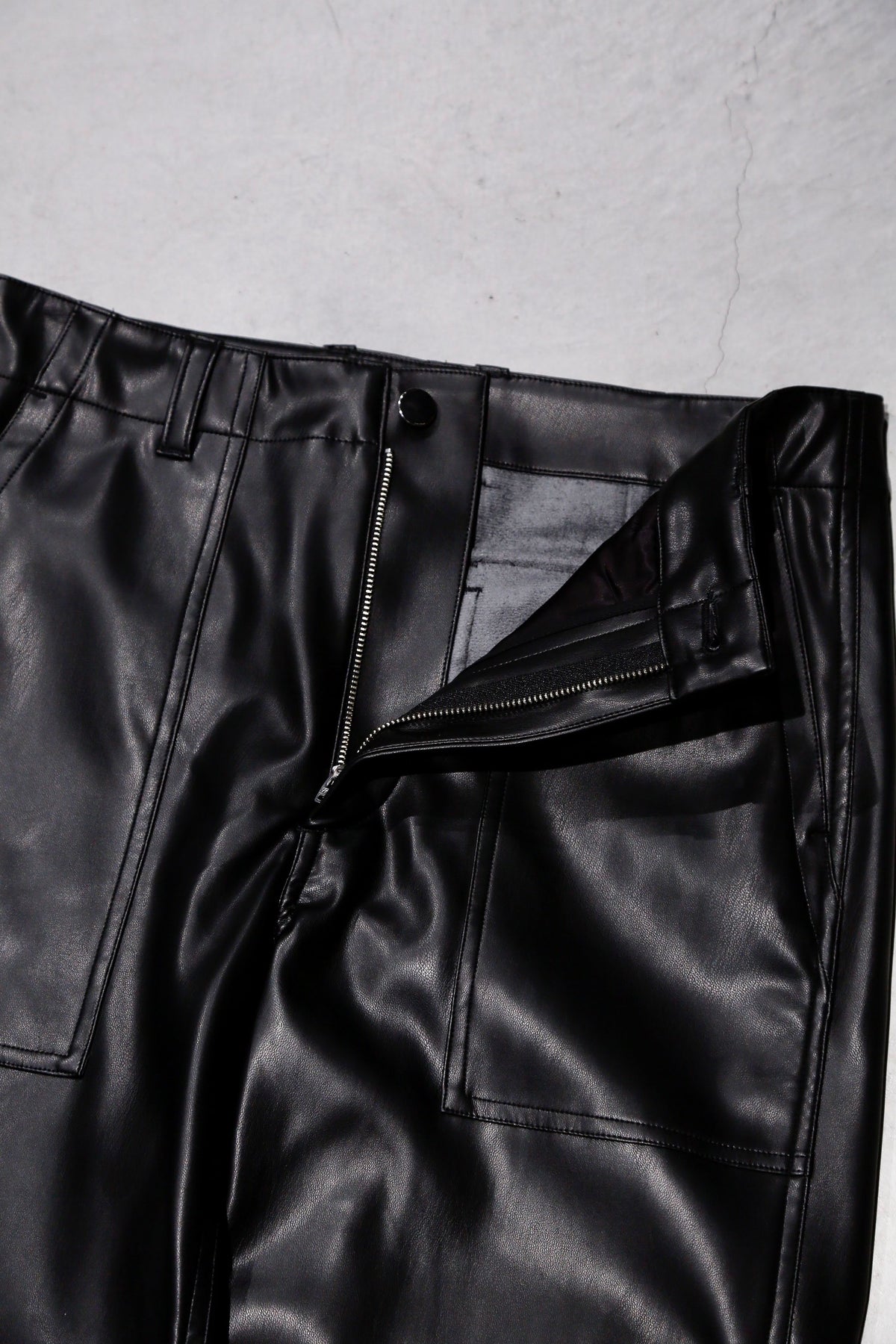 本物◇ allege 20aw SYNTHETIC LEATHER PANTS