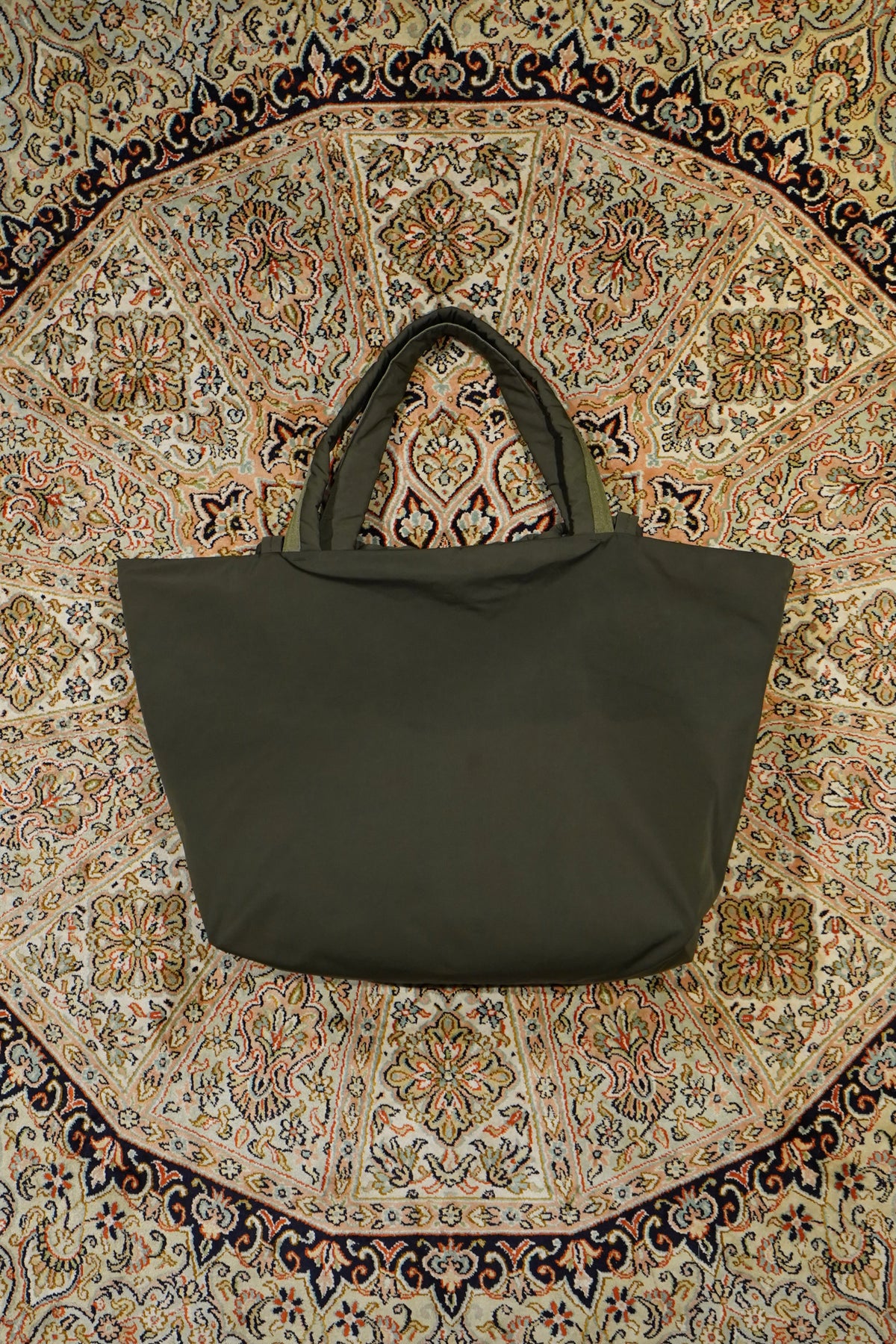 SAGAN VIENNA(サガン・ヴィエンナ)のPAZAR TOTE BAG XL(NYLON OLIVE