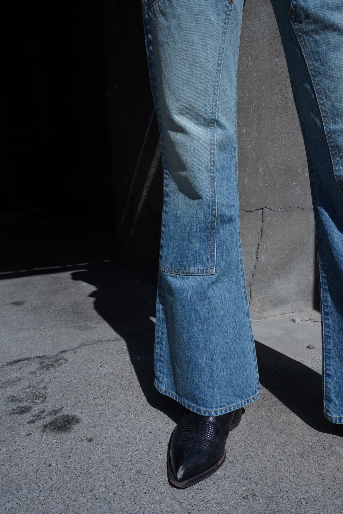 FADED DOUBLE KNEE BELL BOTOM DENIM-