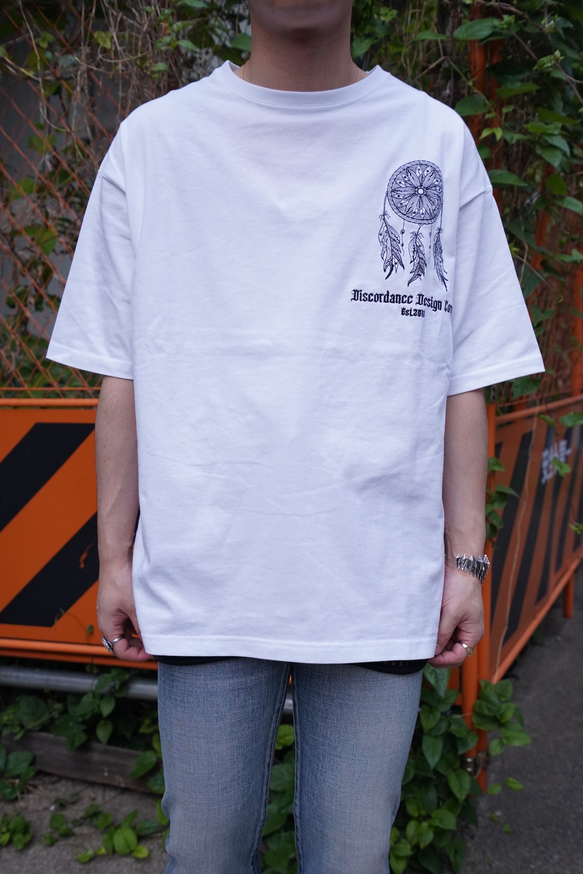 58％以上節約58％以上節約childrenof The Discordance EMBROIDERYTEE T