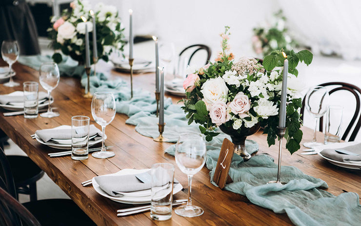 Tischdeko zur Hochzeit mit Blumenvase