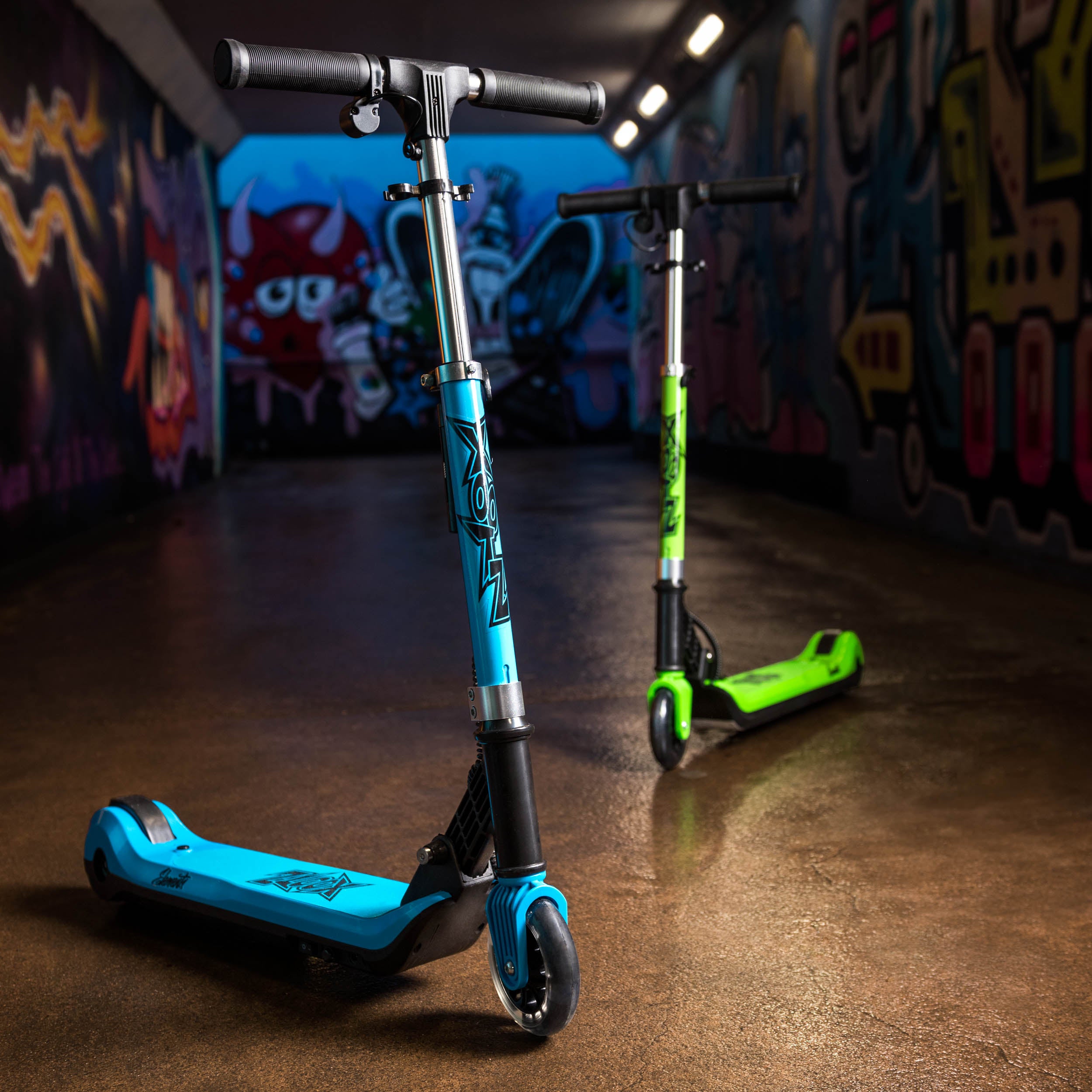 TY6018A_B__xootz_elements_scooter_green_blue_lifestyle_3_cb9a80b9-5220-44e5-9092-3be6752233d6