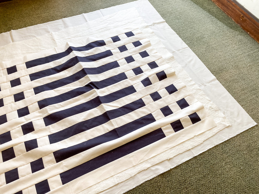 how to baste a quilt - simple stripes quilt - quilt top and quilt sandwich