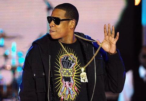 Jay Z avec un pendentif glacé