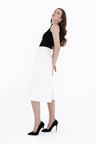 white pleated skirt