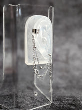 Lade das Bild in den Galerie-Viewer, Feather Wing Cuff Chain Earring: Chain Cuff Unisex Earring
