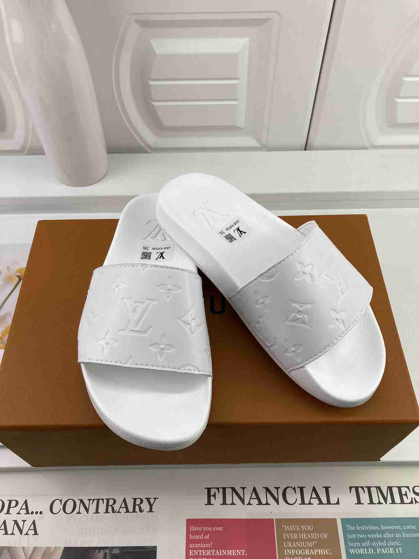 Louis Vuitton LV Monogram Summer Men's and Women's Slippers Shoes