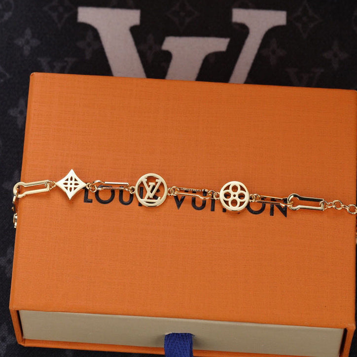 LV Louis Vuitton Classic Letter Engraving Fashion Lady Bracelet