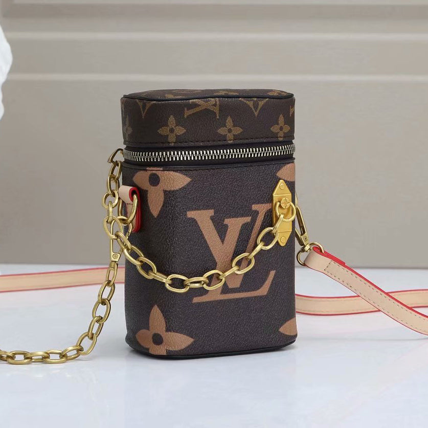 LV Louis Vuitton Full Letters Men's and Women's Envelope Bags Shoulder