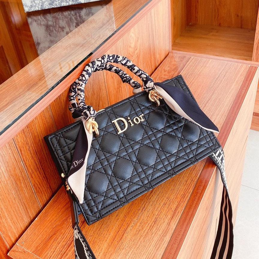 Dior diamond pattern female bag large capacity wide shoulder str
