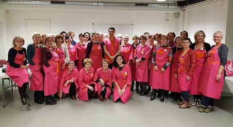 12Lunes is committed alongside the pink blouses to support actions with sick children in hospital and elderly people in retirement homes