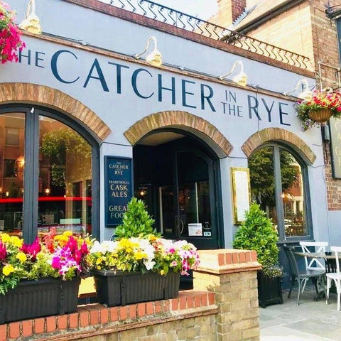 Pub in Finchley, London hosting painting workshop with Judy Century