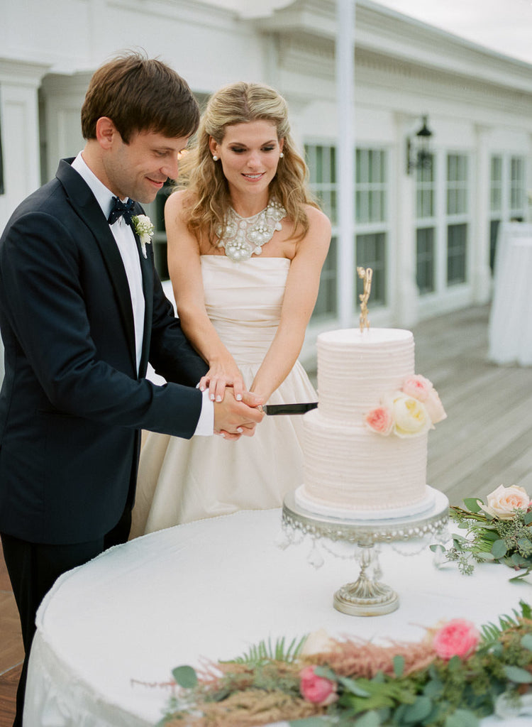 bride+ groom cutting wedding cake