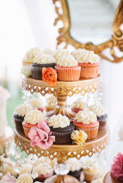 pretty floral wedding cupcakes