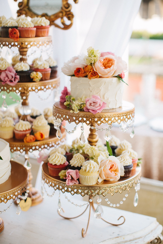 gold cake stand