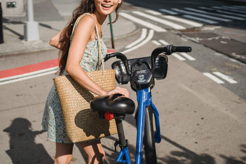 front handlebar bike bag with lady