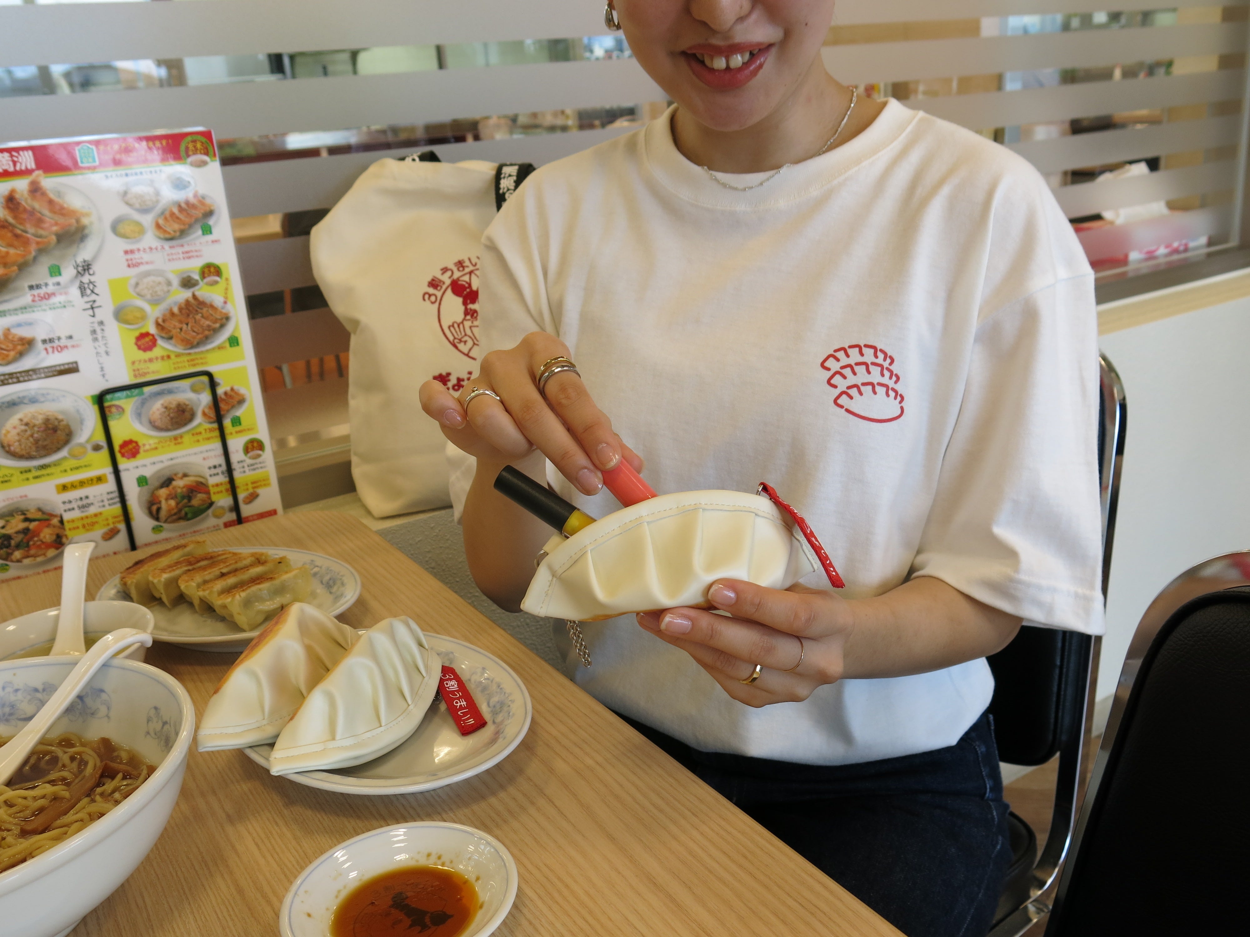 最も優遇の ジャンボ餃子ポーチ ガチャ 餃子ポーチ savingssafari.com