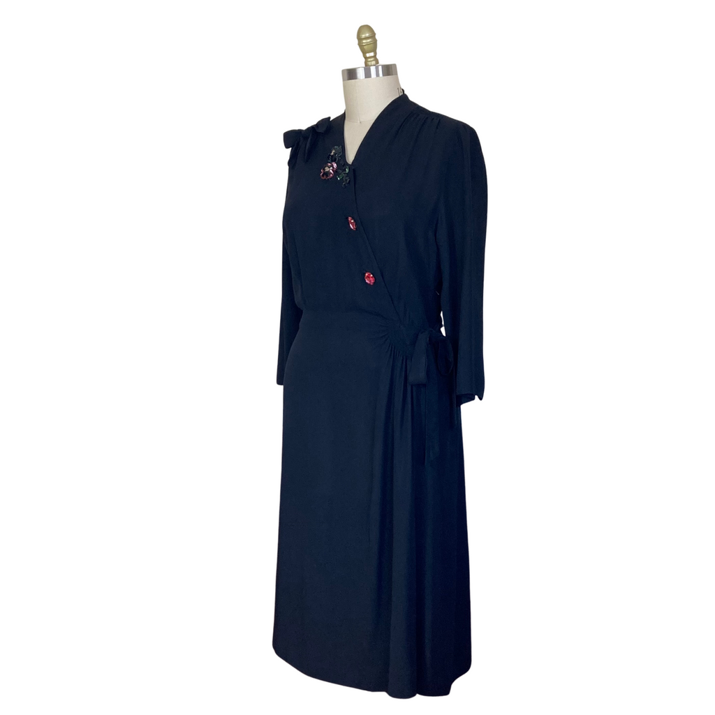 1940s FLORAL BEADED APPLIQUE DRESS {WAIST 34 INCHES}– Lo Que Fue Boutique