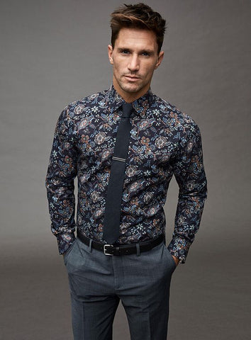 A Florals Style for Dates or Meetings