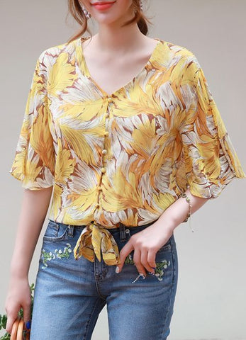 Floral printed top with a pair of jeans