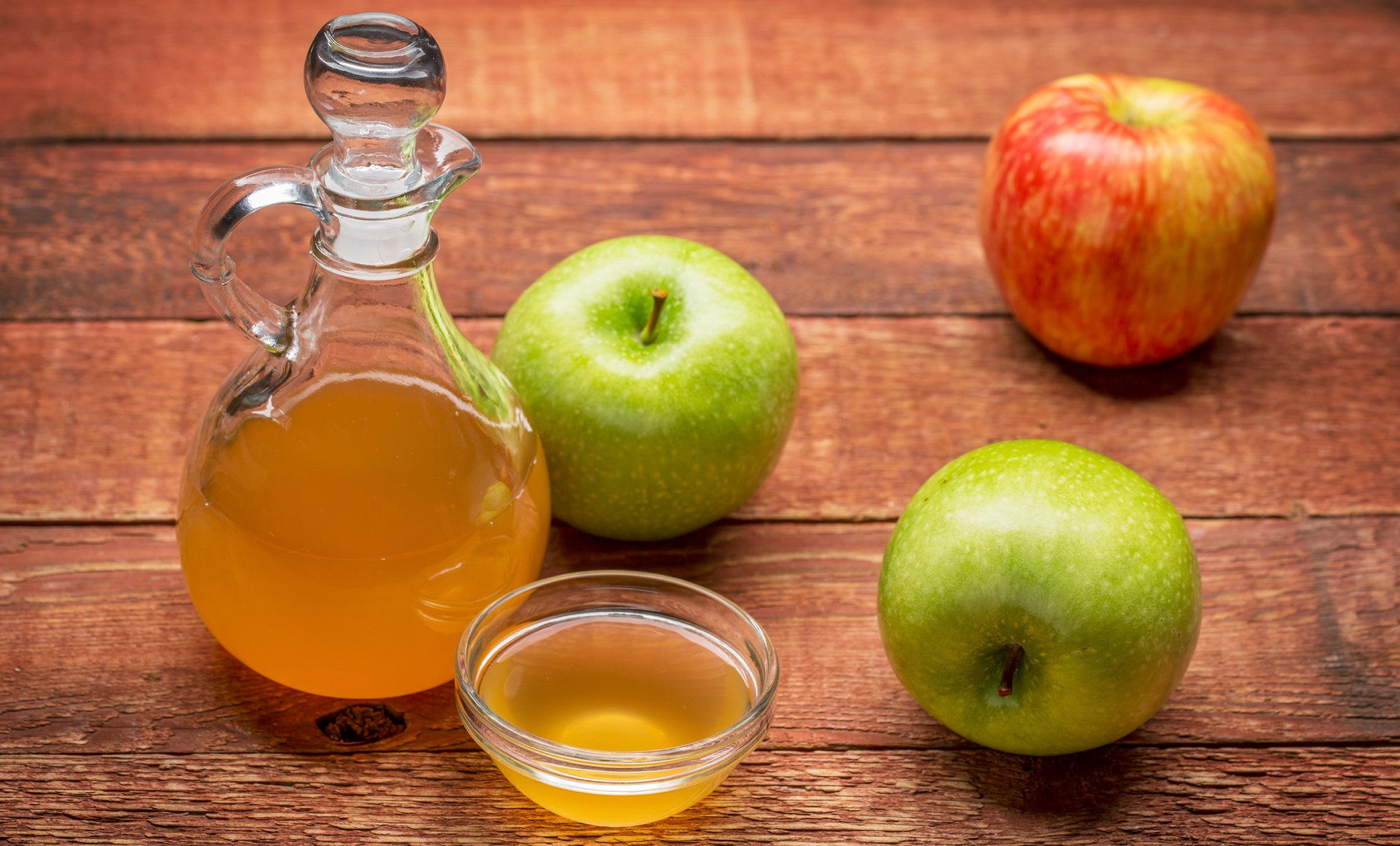 Вода с яблочным уксусом и медом. Яблочный уксус. Сидр яблочный. Apple Cider Vinegar. Яблочный уксус фото.