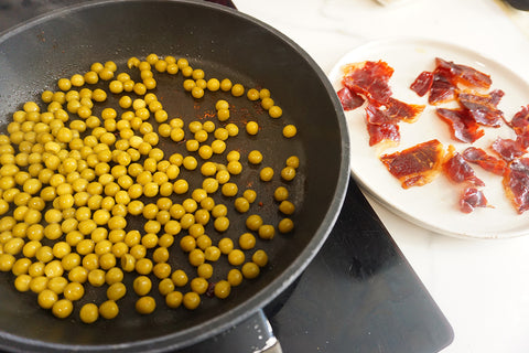 Peas with ham shavings and black truffle