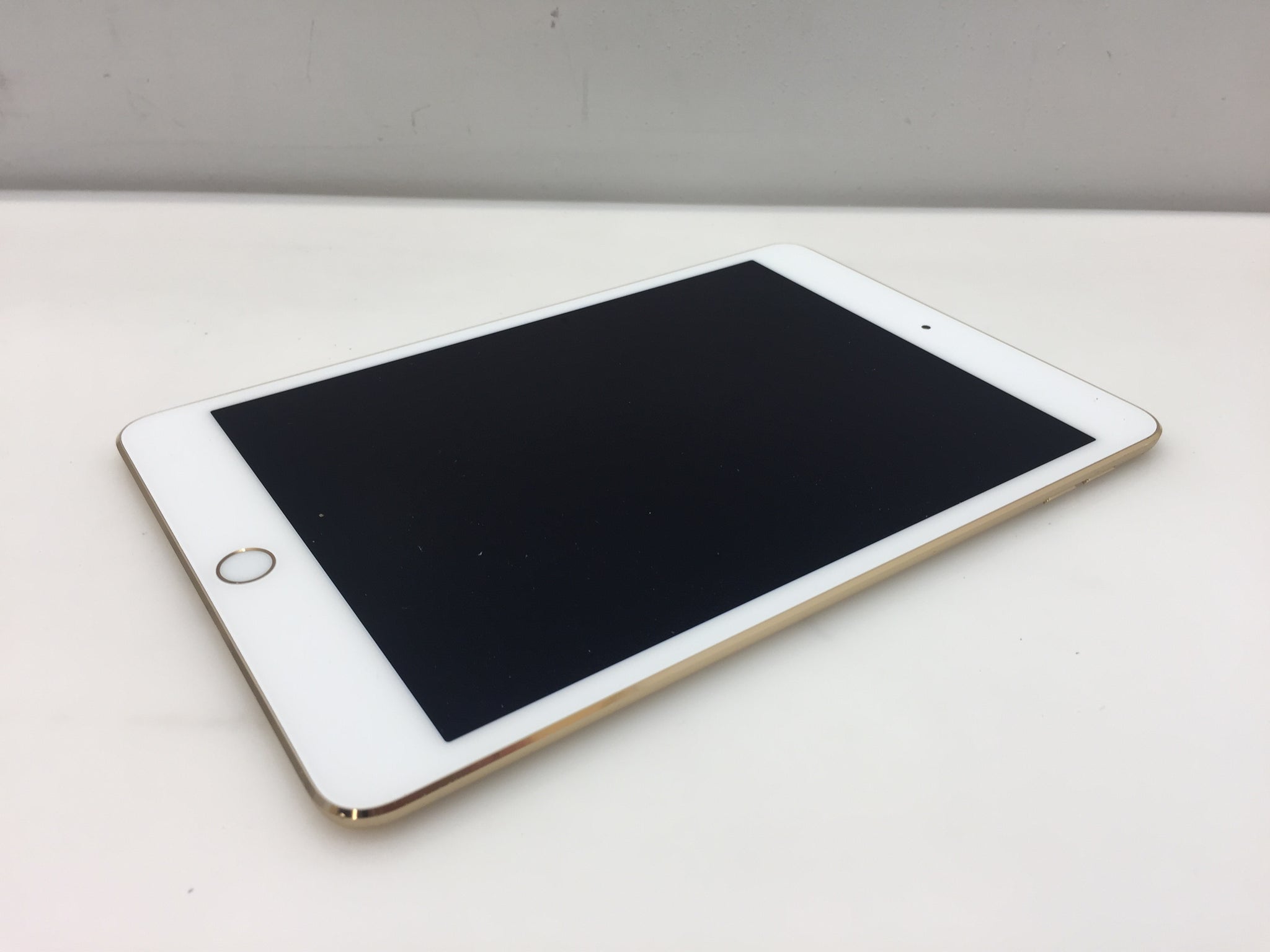 キズや Apple iPad mini4 MK9Q2LL/A Wi-Fiモデル 128GB 選べるカラー