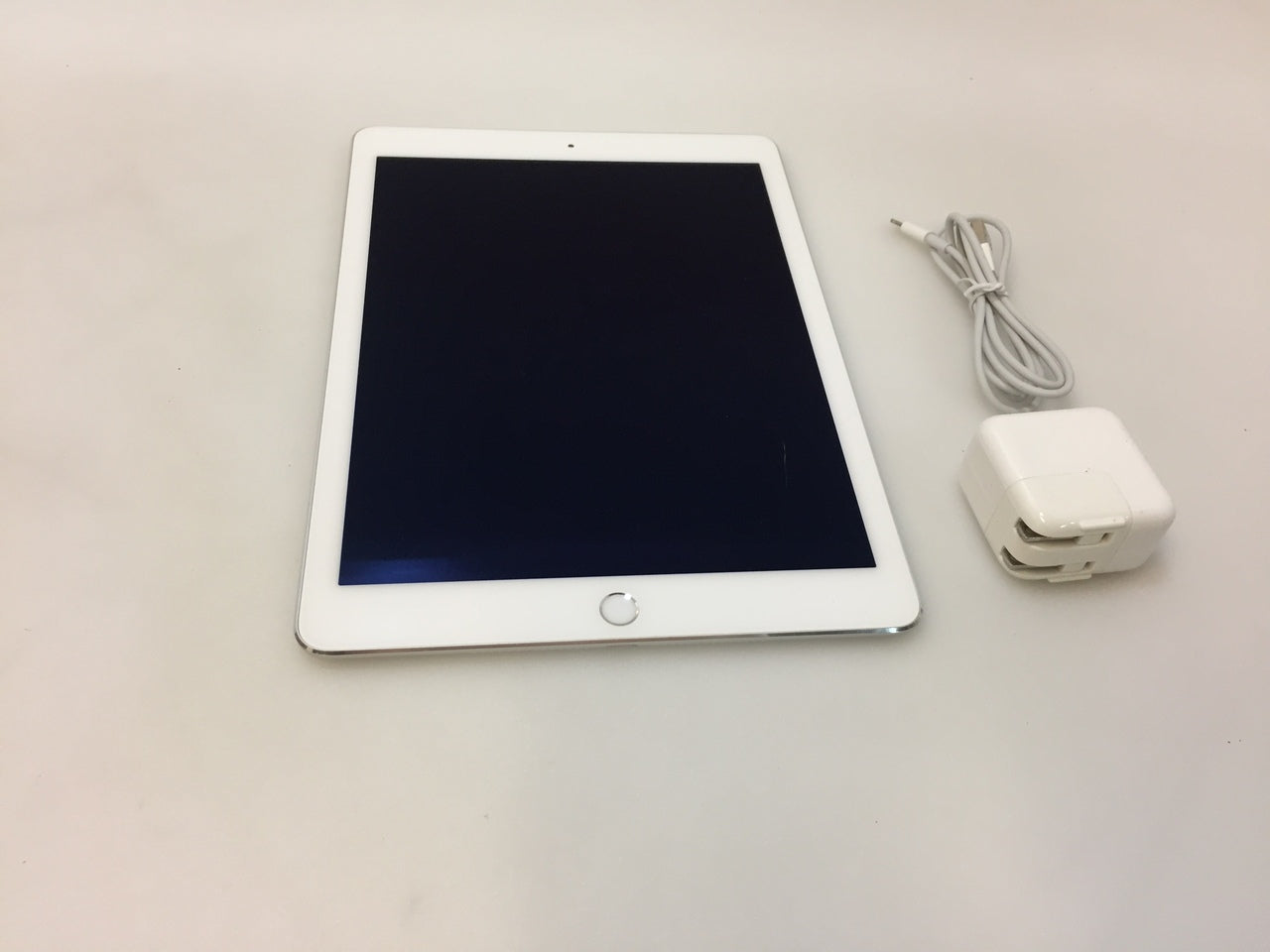 Apple iPad Air 2 MGLW2LL/A 16GB Wi-Fi 9.7in Tablet, Silver (pls