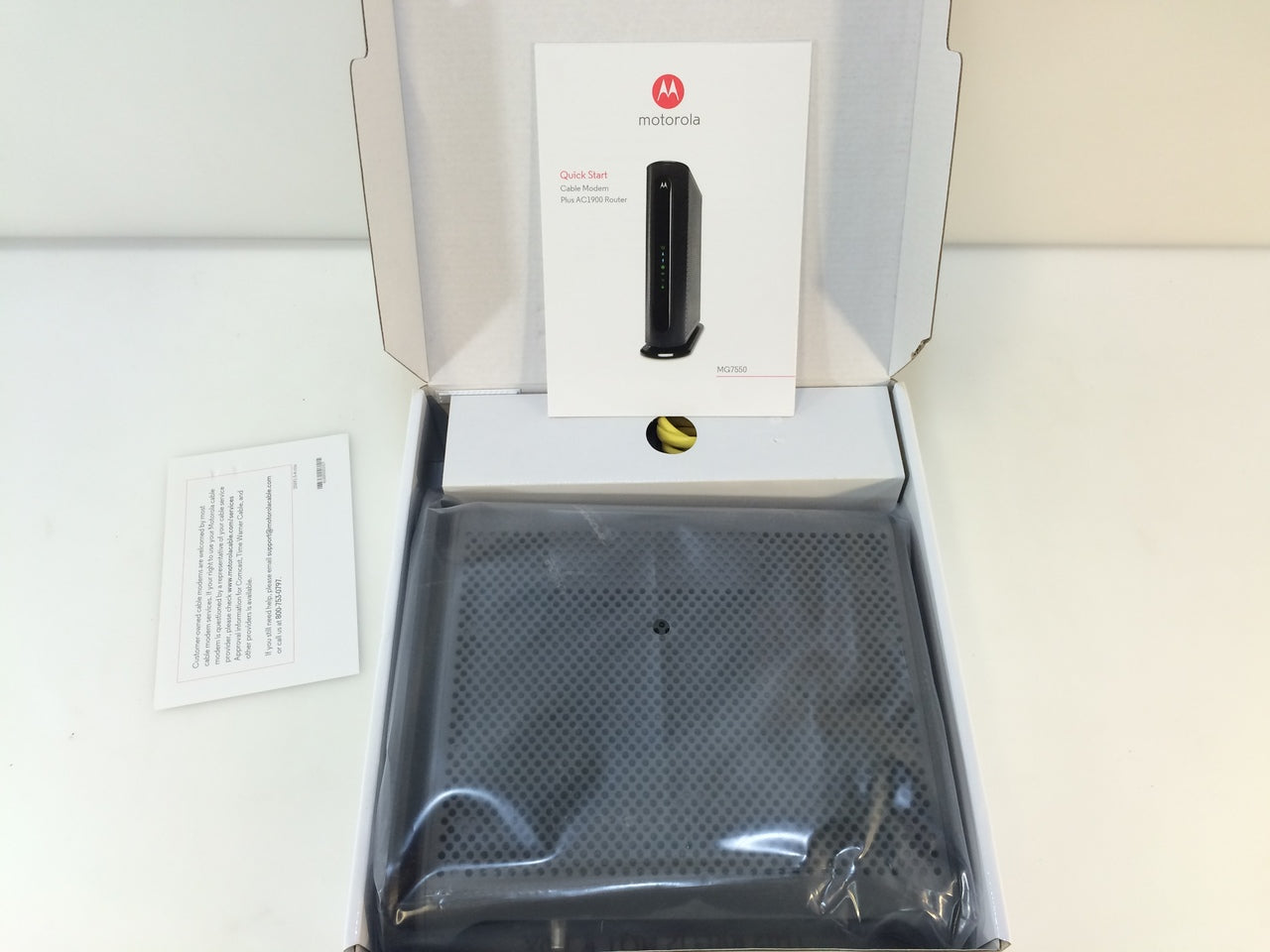 Motorola MG7550 16x4 Cable Modem AC1900 Dual Band Wi-Fi Gigabit Router