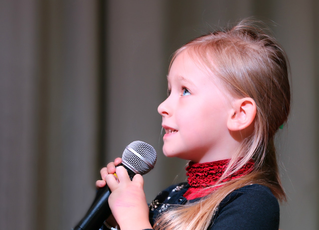 Singing lesson with a child