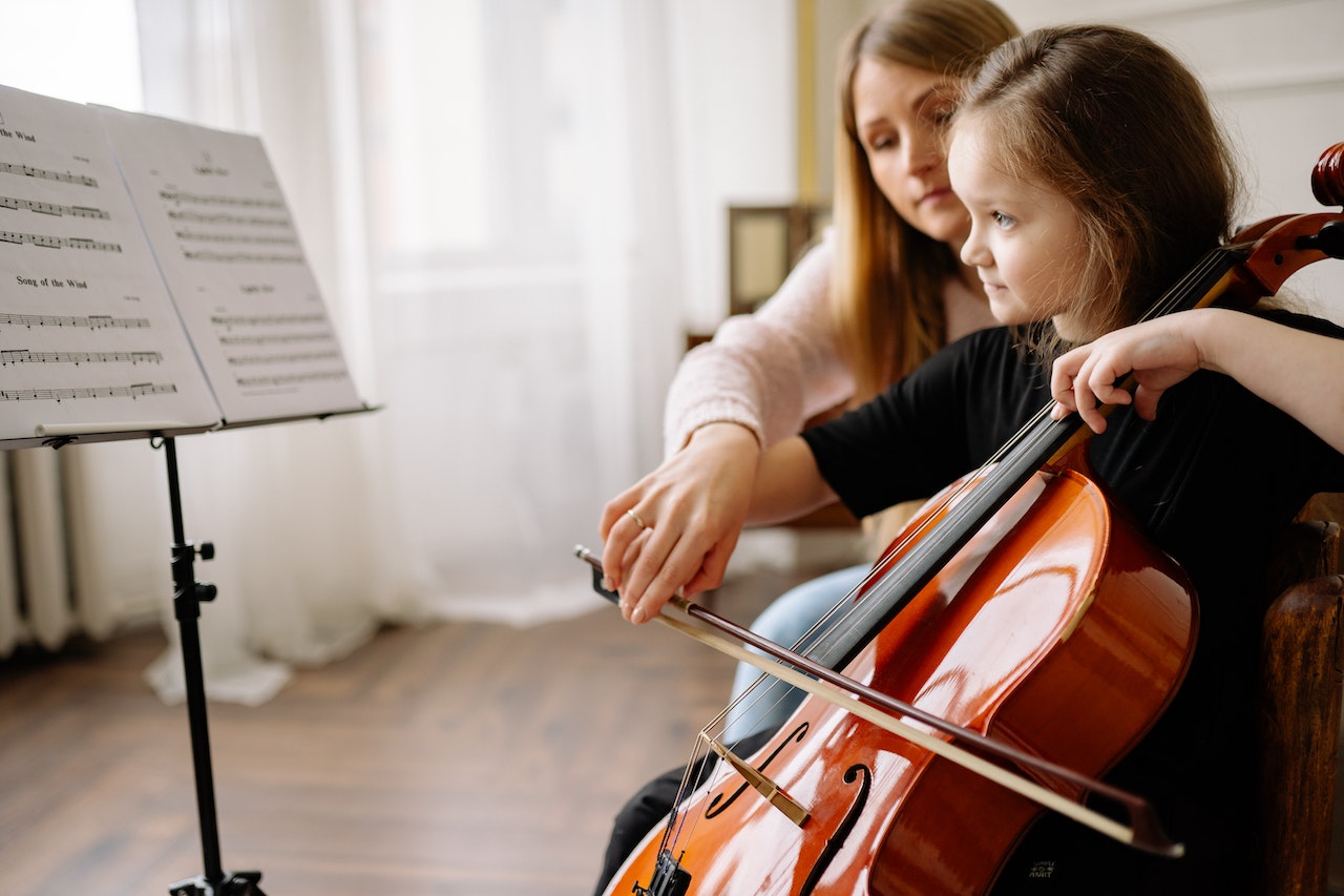 Singing lesson with a child