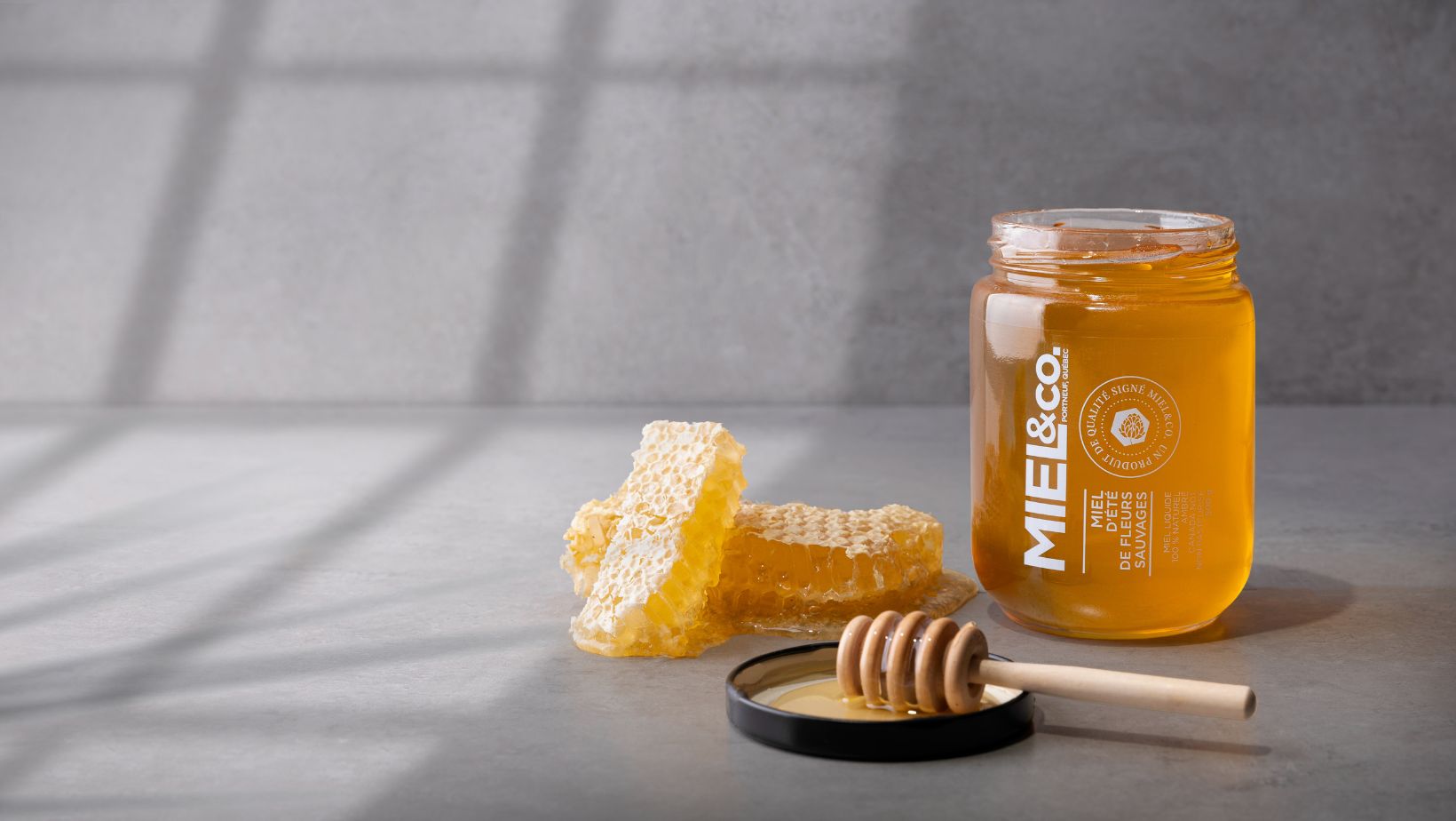 Le choix du miel en rayon, c'est goûter à l'authentique.