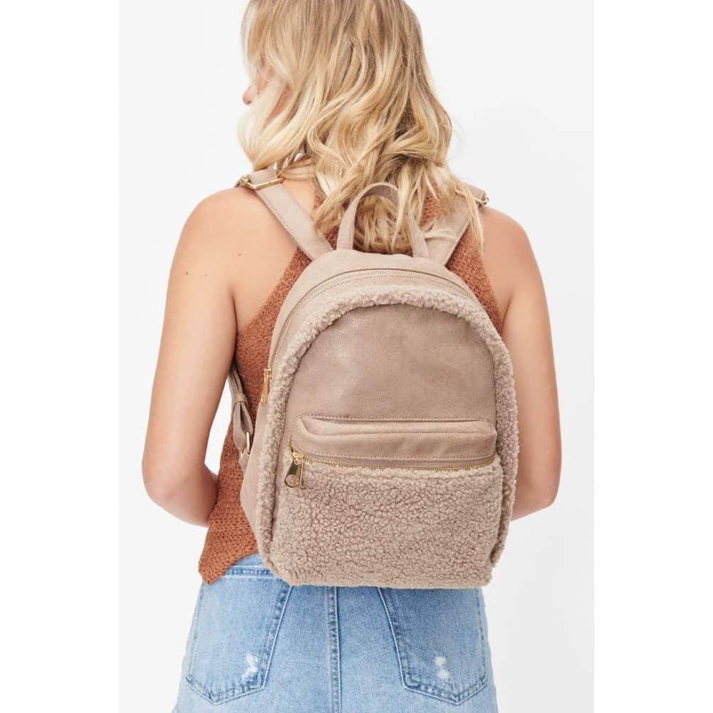 girl with beige vacation backpack