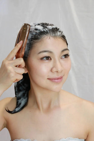 A lady using Dr. Scalp The BRASHU to comb the hair - Hair Care Routine Steps - BeautyFoo Mall beauty shop Malaysia