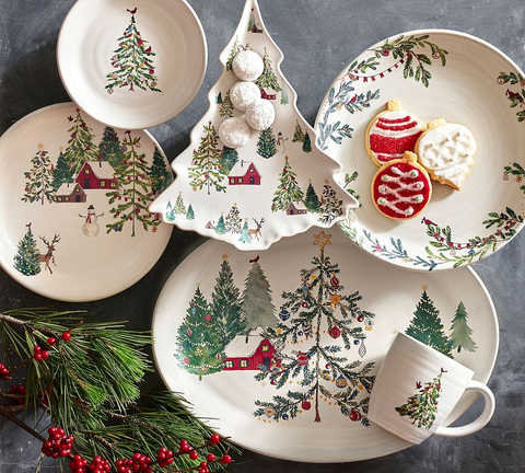 A set of Christmas dishes is a charming and useful gift