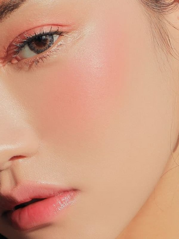 Blush cheeks with light tones help you become bright