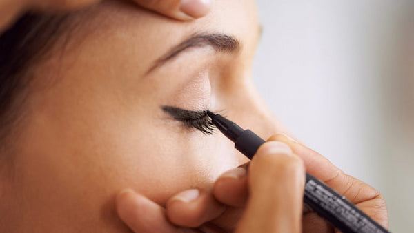 Apply liquid eyeliner easily with Avance's liner