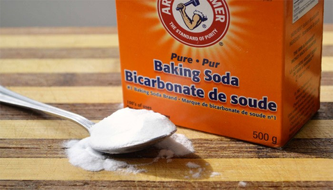 Baking soda is also a perfect choice for your dandruff-prone scalp.