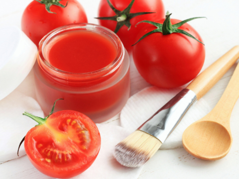 Tomatoes contain lycopene, protecting hair from UV rays, while honey nourishes the hair from within.