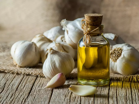 Improve skin health with the benefits of garlic oil capsules