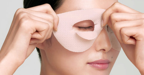 Eye mask reduces puffiness, hydrate the delicate eye area, and minimize the appearance of fine lines and wrinkles