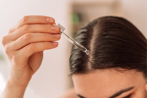 Using hair oils is a tip to take care of our locks