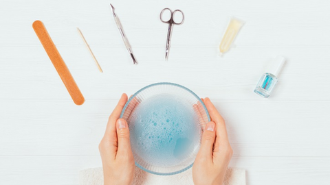 Easily maintain the cleanliness of your nail clippers with the effortless soaking method.