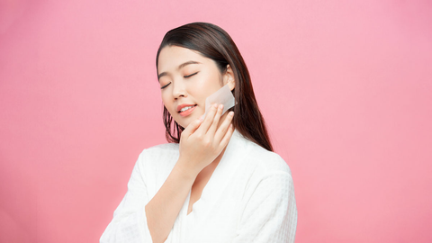 Double cleansing to remove makeup and dirt on your face